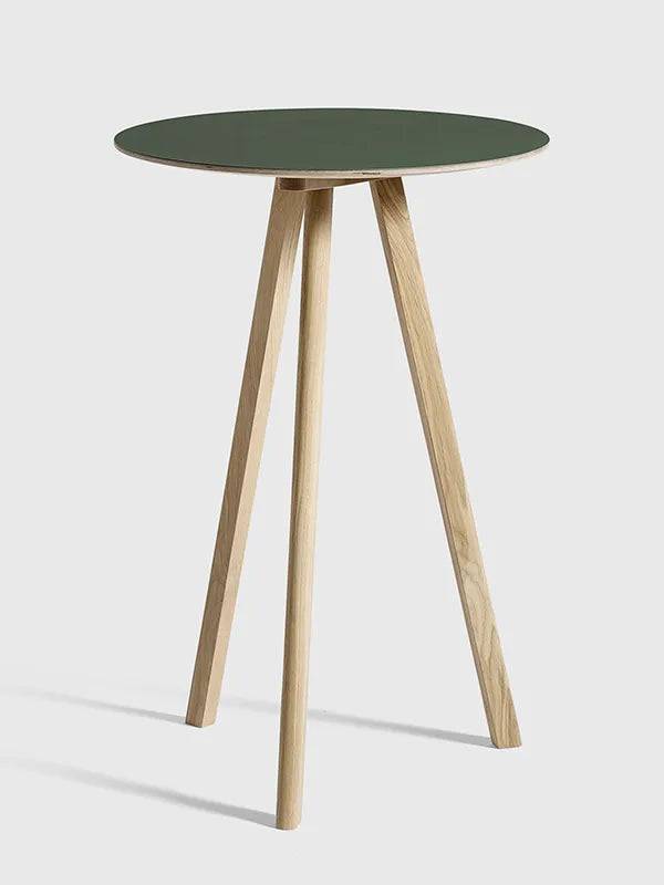 Copenhague CPH20 Bord, Ø70 cm fra Hay Lakeret eg / Grøn linoleum - Jacobsen Plus