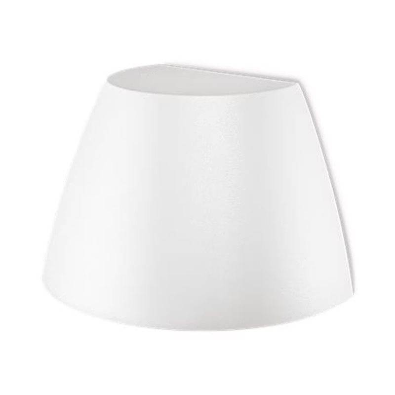 Vägglampa Plejd OUT-02-U LED IP44 10 W med Eluttag Vit