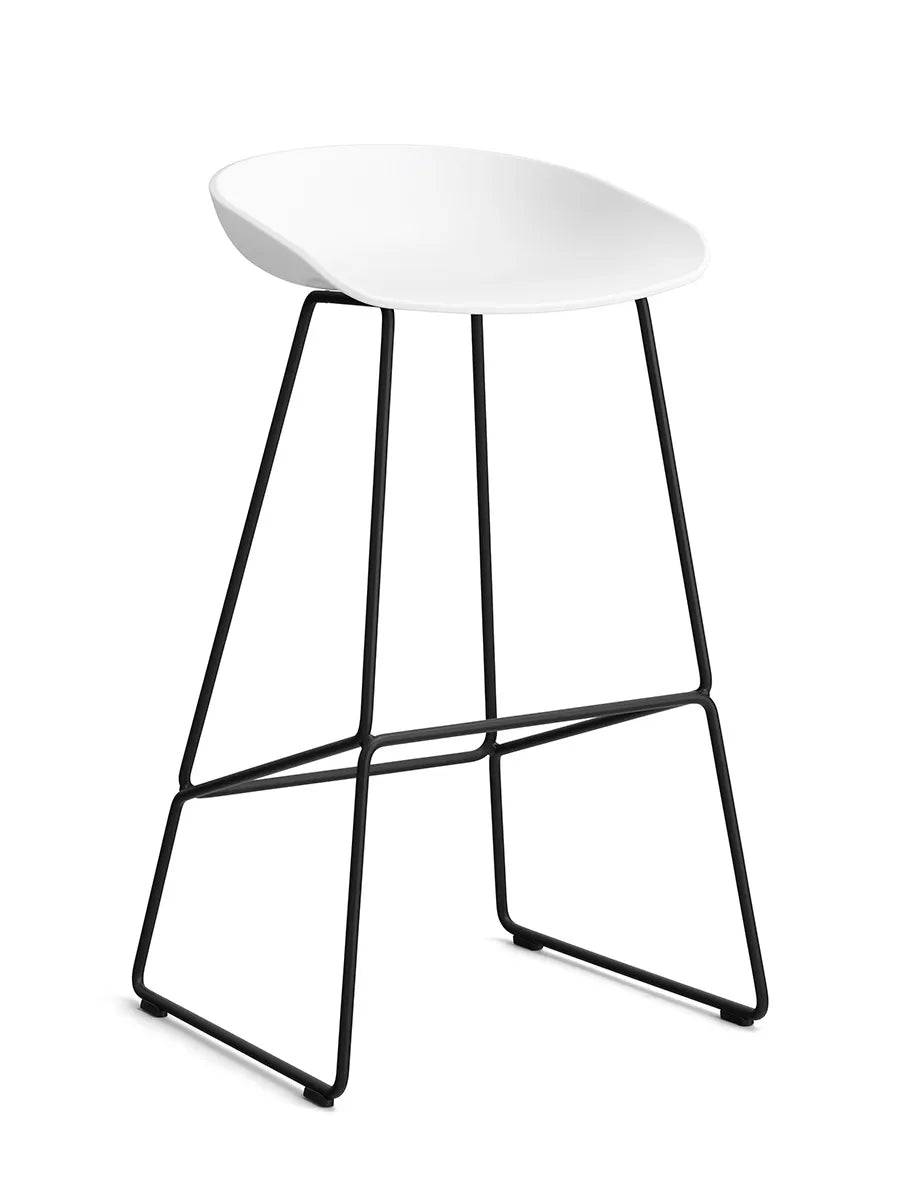 About a Stool AAS38 fra Hay Høj - B 50 x D 48 x H 75-86 cm / Hvid / Sort pulverlakeret stål - Jacobsen Plus