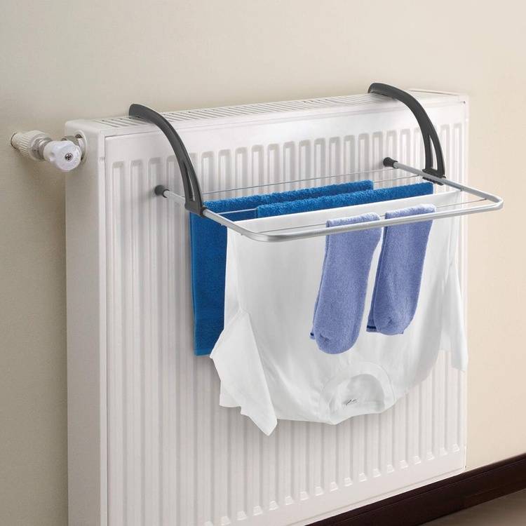 Tørrestativ til radiator og altan.
