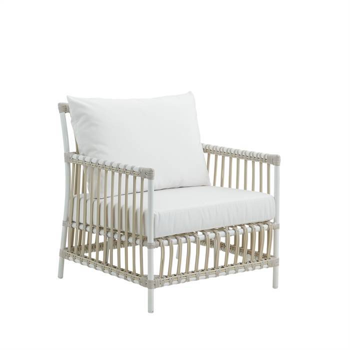 Sika Design Caroline lænestol - Exterior - Dove White inkl. sæde- og ryghynde i B453 Mocca Quick Dry - B453-Mocca
