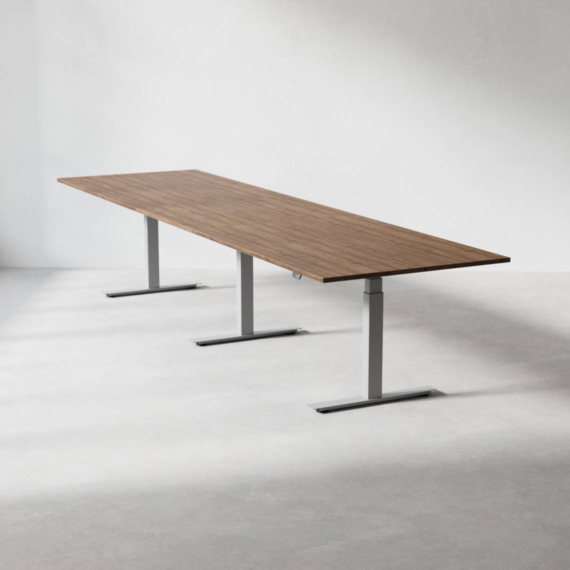 Hæve sænke konferencebord Modul, Størrelse 280 cm, Farve Valnød, Ben Sølv.
