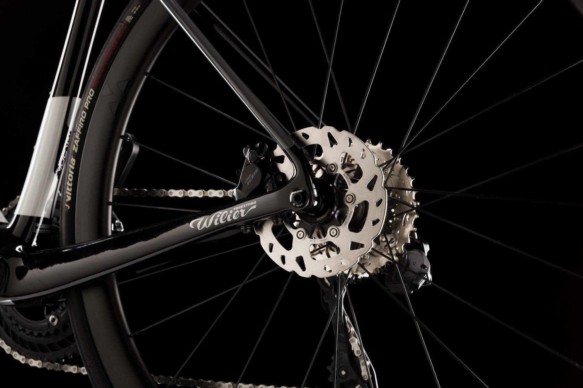 Wilier Garda 2023 - Shimano 105 2x12sp - Shimano RS100 - 128 / L / Black