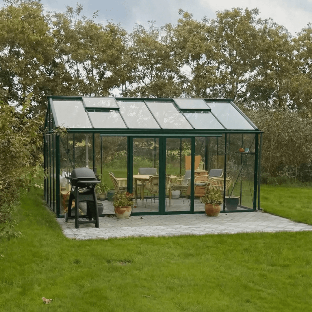 Drivhus Royale 14.5 M² 2.0 - Ral 6009 army grøn / Sider: 4mm hærdet glas. tag: 10mm poly / Dobbelt skydedøre med lås (uden sprosser)