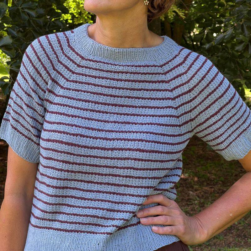 Strikkekit Friday Tee fra PetiteKnit i Tynd Line Garn - 5XL: 13 nøgler garn (9+4)