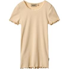 Wheat Kortærmet Rib Tshirt Katie Str 116 cm / 6 år - Macadamia Kortærmede T-shirts Bomuld hos Magasin