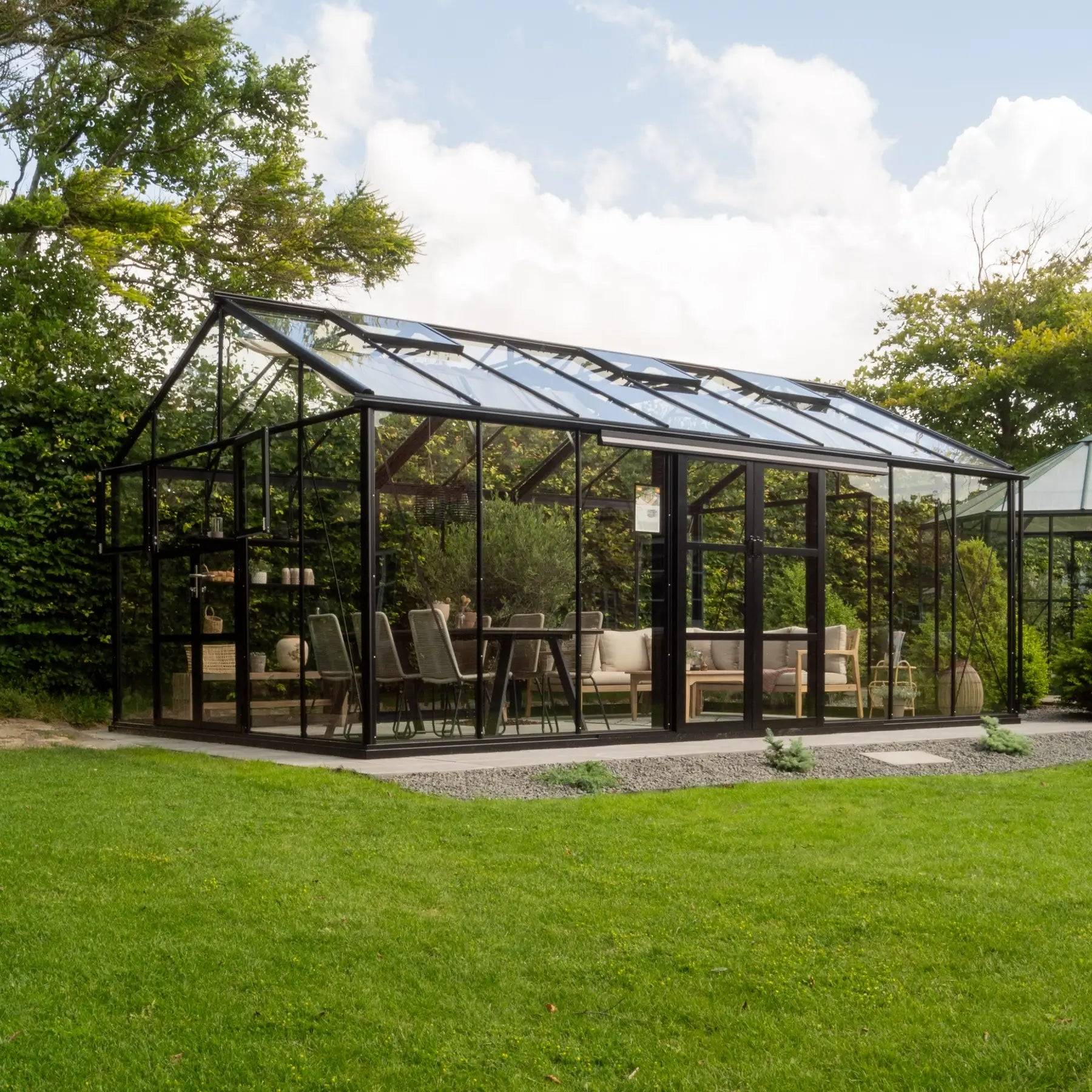 Drivhus Royale Plus 24 m² - Ral 9005 sort / 4 mm. hærdet helbaneglas komplet / Dobbelt skydedøre med lås (uden sprosser)