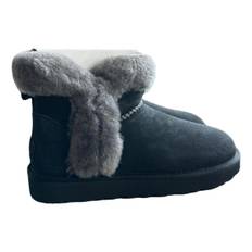 Ugg Snow boots