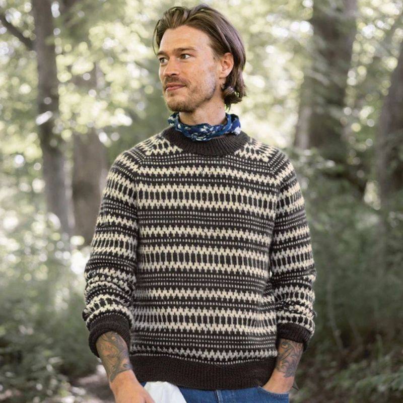Strikkekit 2410-5 Kleiva Herresweater i Tynd Peer Gynt garn fra Sandnes - 2XL-3XL: 8+5 nøgler garn