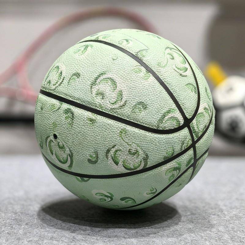 Tyst inomhusbasket för barn och vuxna - Storlek 7 PVC Träningsboll Med Grönt Tryck pastellröd färg