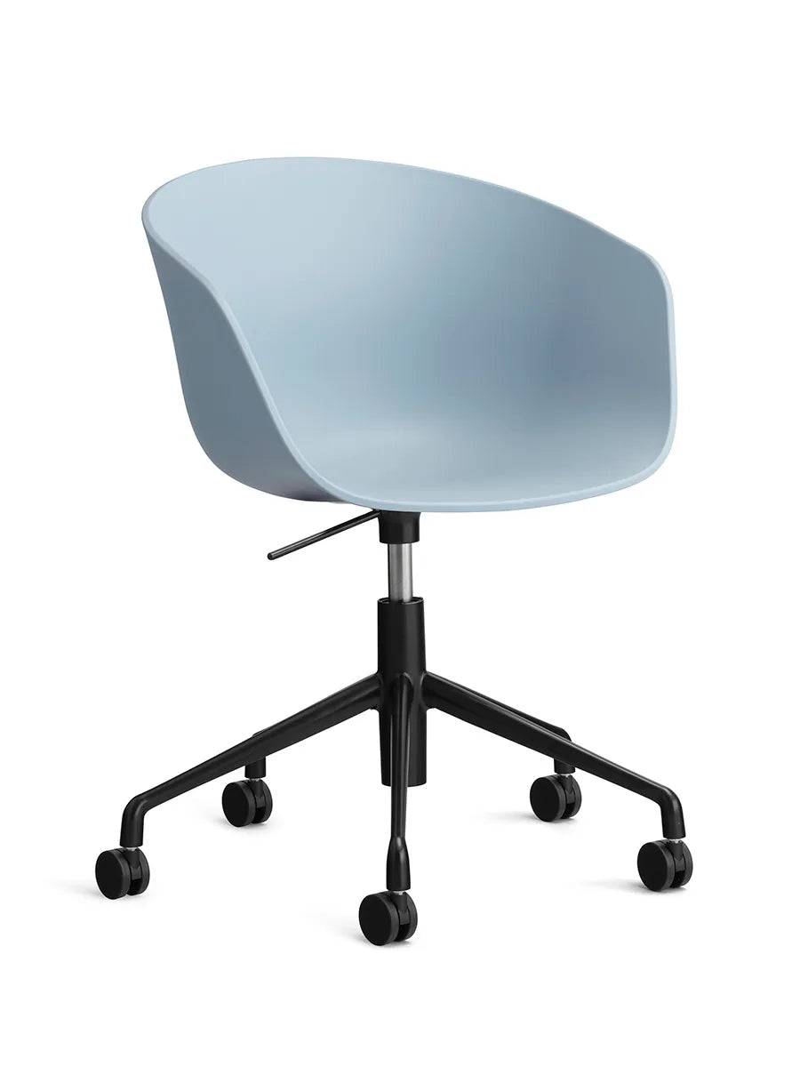 About a Chair AAC52 fra Hay Slate Blue / Sort pulverlakeret aluminum - Jacobsen Plus