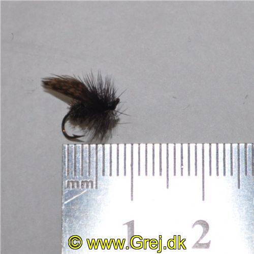 Enkeltkrog - Str. 16 - Alder Dry Fly. (Se billede)
