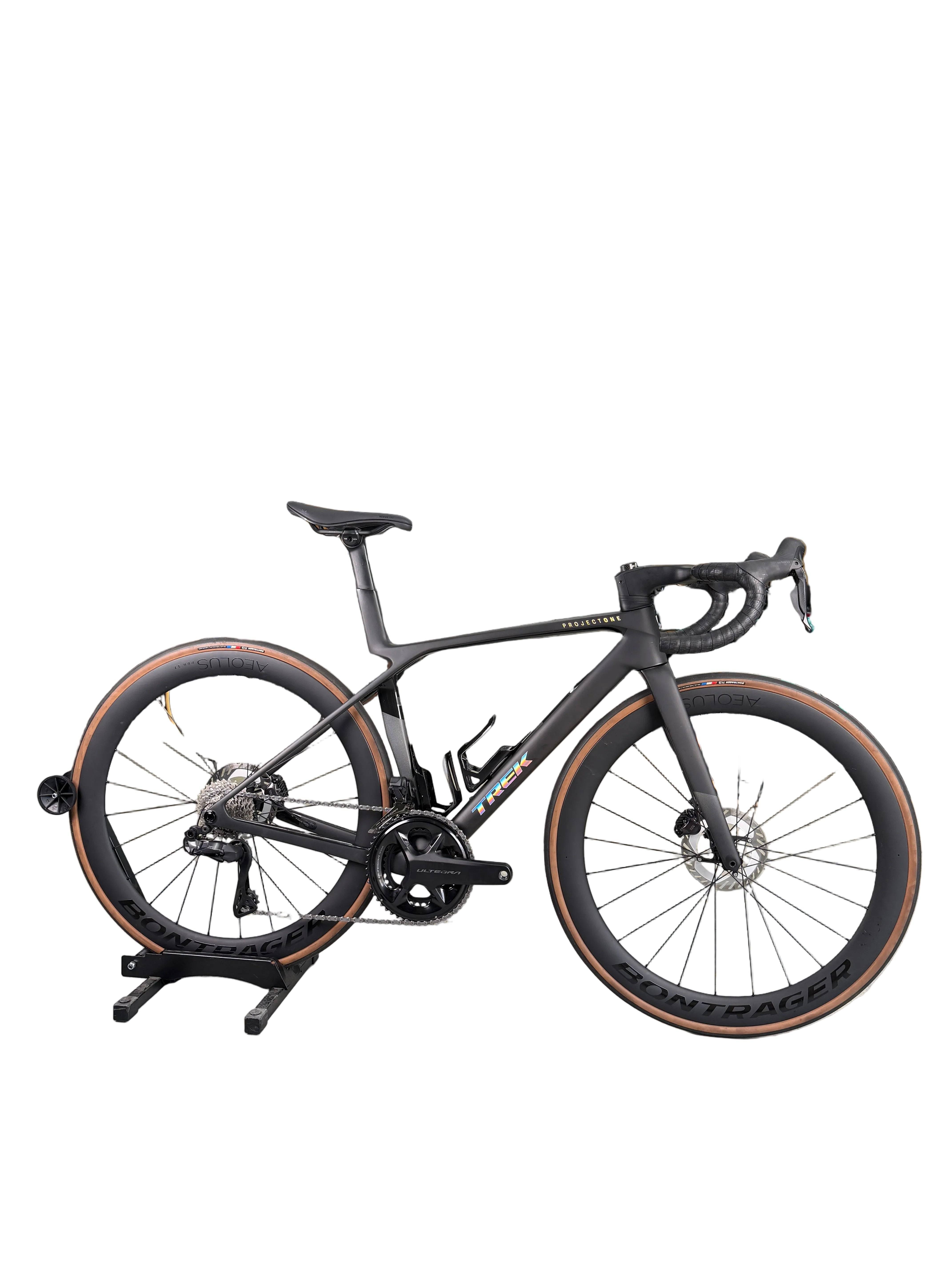 Trek Madone SLR7 Di2 - Shimano Ultegra Di2 - Bontrager Aerolus Pro carbon wheelset