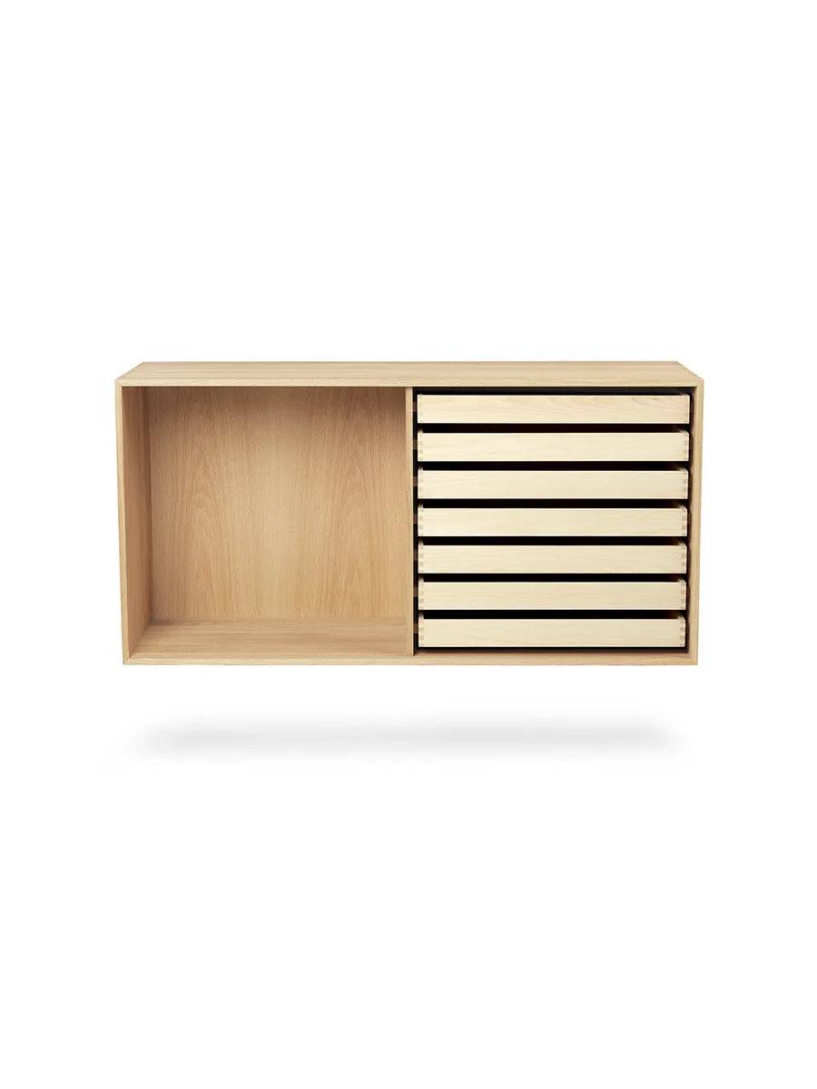 FK63 Reol med bakker fra Carl Hansen & Søn Dybde: 36 cm / Eg hvidolie - Jacobsen Plus