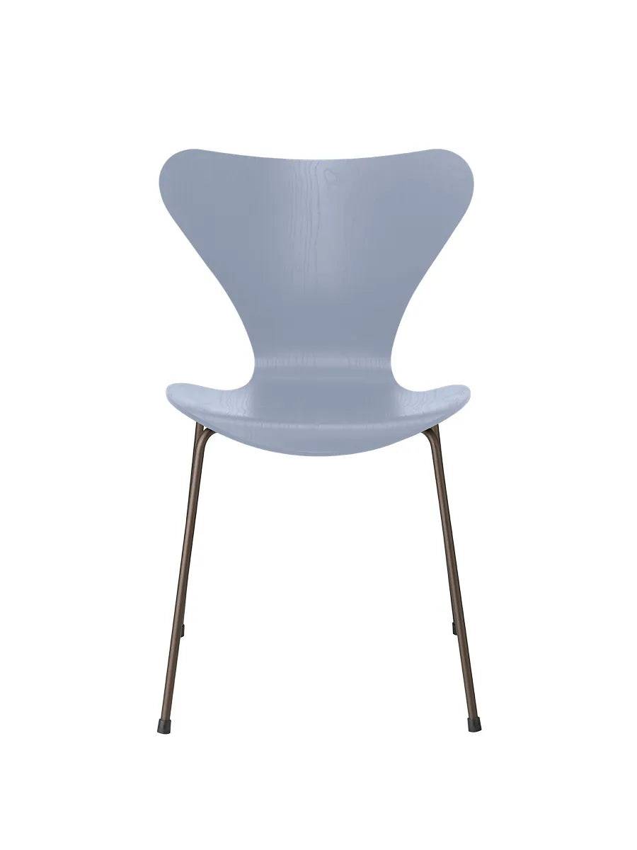 3107 Serie 7 stol i farvet ask af Arne Jacobsen Lavender Blue / Brown Bronze - Jacobsen Plus