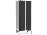 (ComputerSalg) GarderobeSkab 3x400mm m/lige tag, blå dør med cylinderlås og benramme