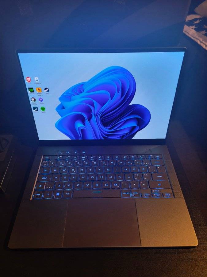 ASUS ROG Zephyrus G14 AMD Ryzen 9 32GB RTX 4070 1TB SSD laptop