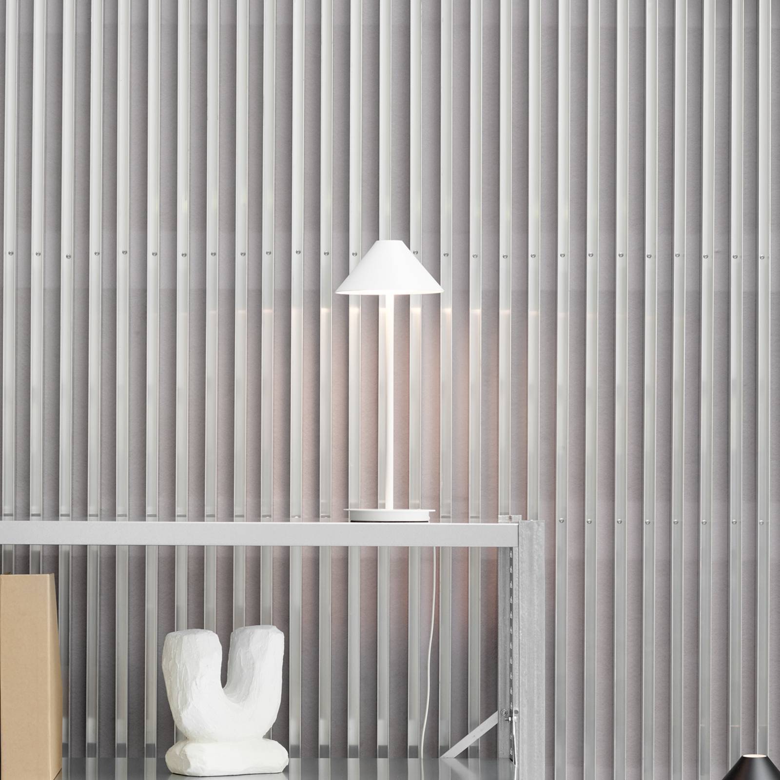 Louis Poulsen Design bordslampa Keglen, dimbar, Vitt / opal, Vardagsrum / matsal, Aluminium / grå / zink, Design, Bordslampa
