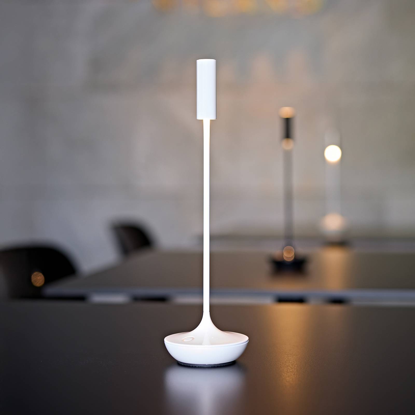 Sigor Nucandle LED uppladdningsbar bordslampa, vit, IP54, dimbar Nucandle,, Vitt / opal, Vardagsrum / matsal, Aluminium / grå / zink