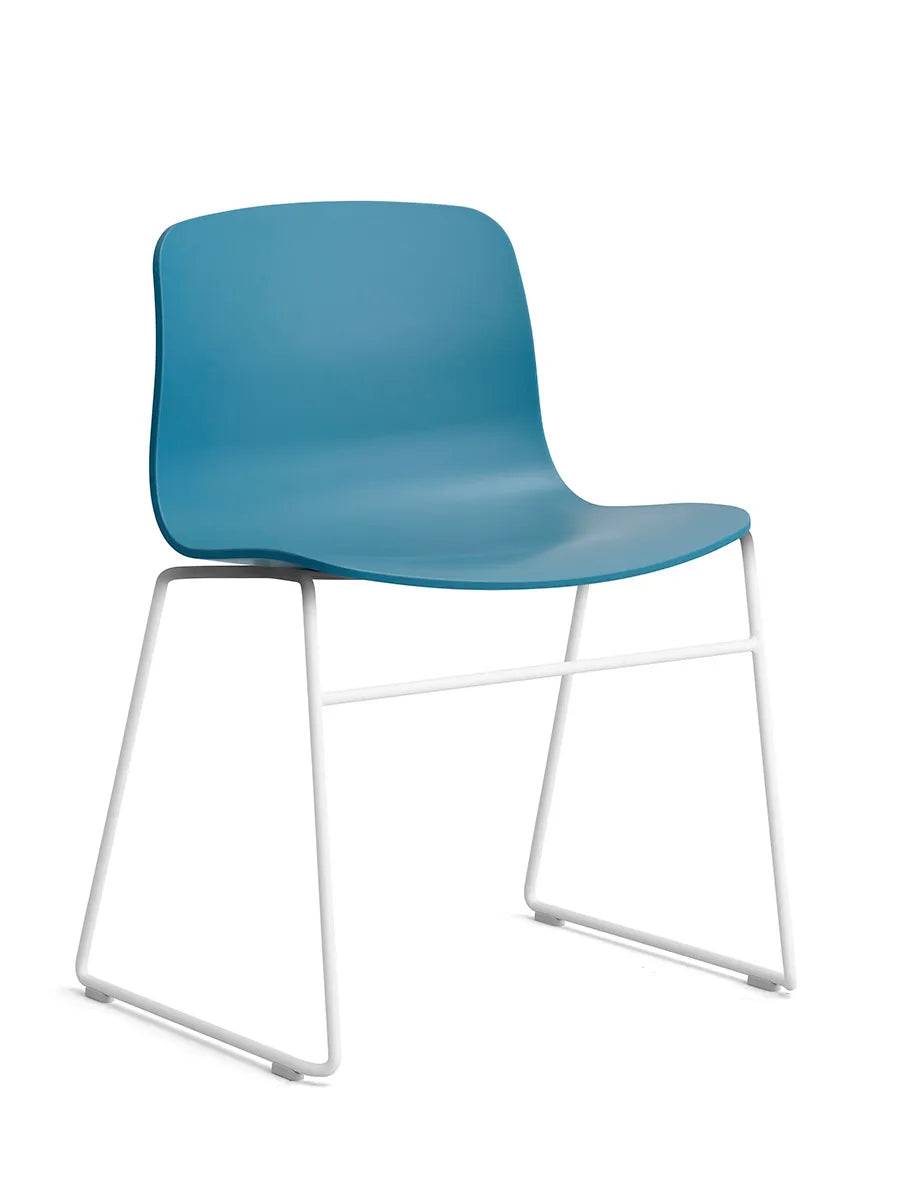About a Chair AAC08 fra Hay Azure blue / Hvid pulverlakeret stål - Jacobsen Plus