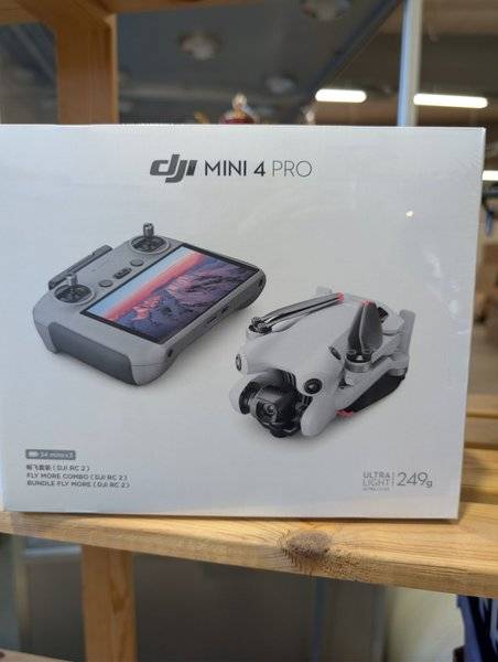 DJI Mini 4 Pro Fly More Combo (DJI RC 2)