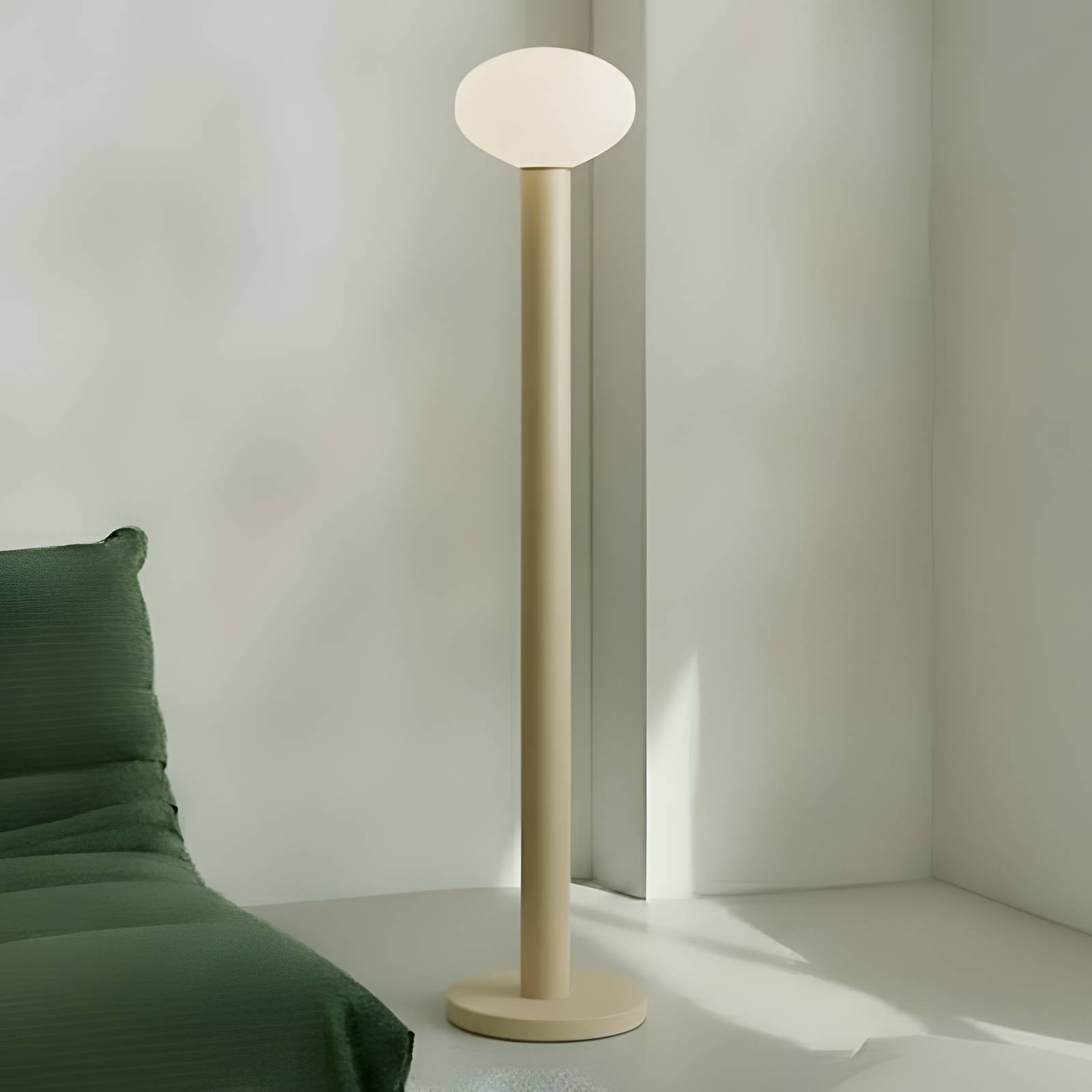 Design golvlampa Flo ALDEX, Creme / bärnsten, Vardagsrum / matsal, Metall, Design, Golvlampa