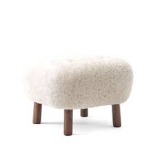 &Tradition - Little Petra Pouf Sheepskin Moonlight 17mm/Walnut - Fodskamler - Viggo Boesen