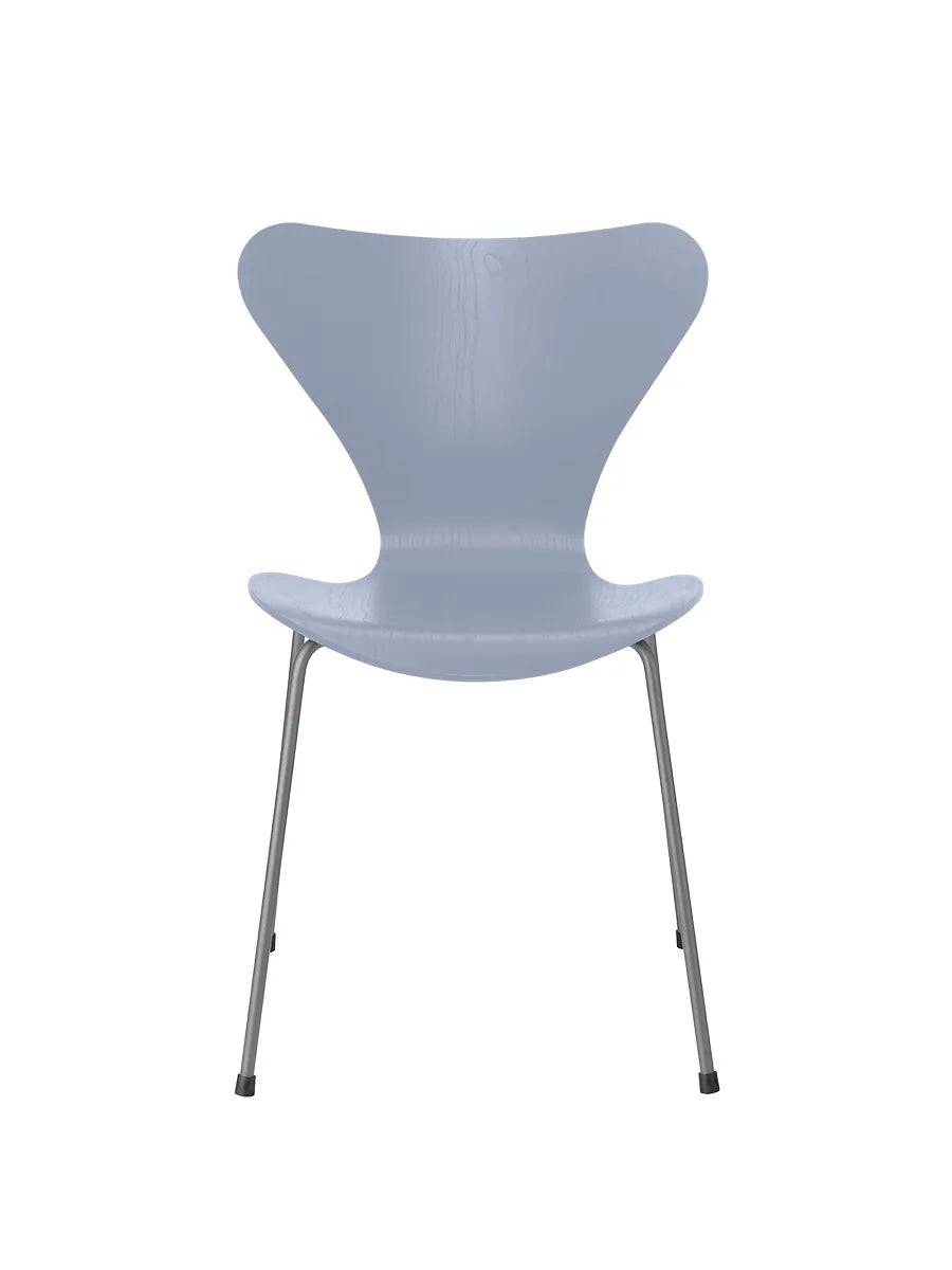 3107 Serie 7 stol i farvet ask af Arne Jacobsen Lavender Blue / Silver Grey - Jacobsen Plus