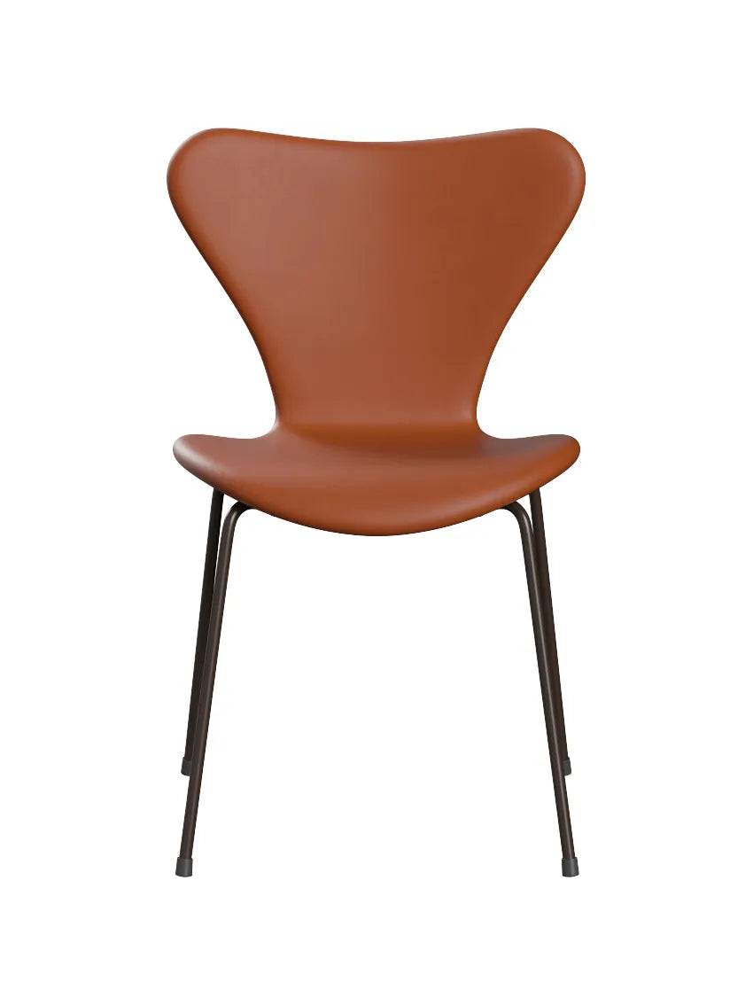 3107 Stol, fuldpolstret Essential læder valnød/brown bronze stel af Arne Jacobsen - Jacobsen Plus