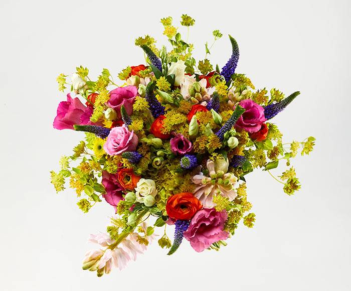Rådhus brudebuket i årstidens blomster.