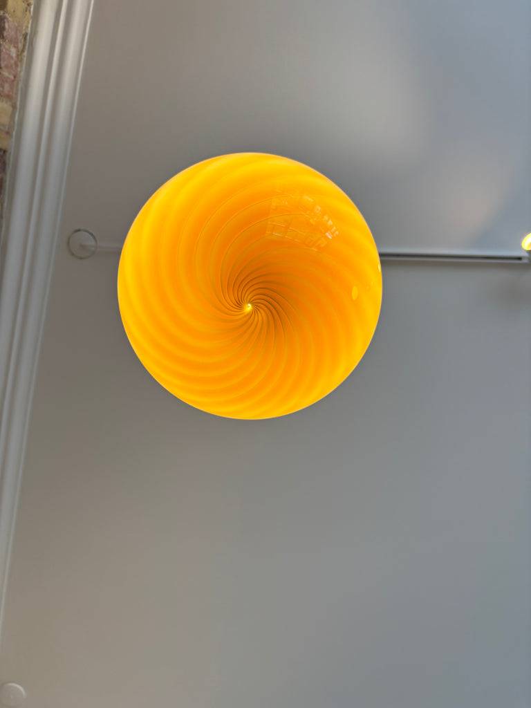 Murano pendel med rav/mørkegul swirl, 30 cm