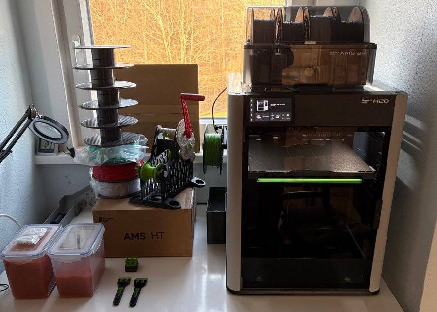 Bambu Lab H2D AMS Combo 3D-skrivare med tillbehör