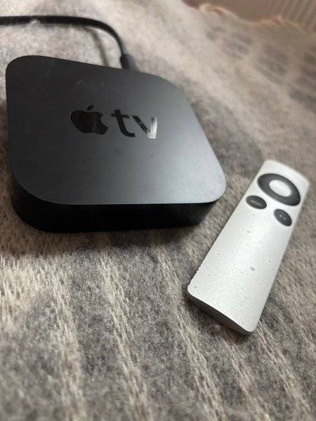Apple TV med fjärrkontroll