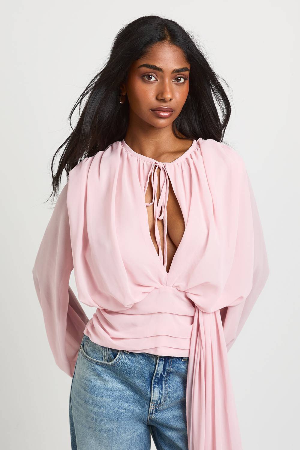 boohoo Dam Draperad Chiffonblus Med Djup Urringning | Baby Pink | Storlek 14
