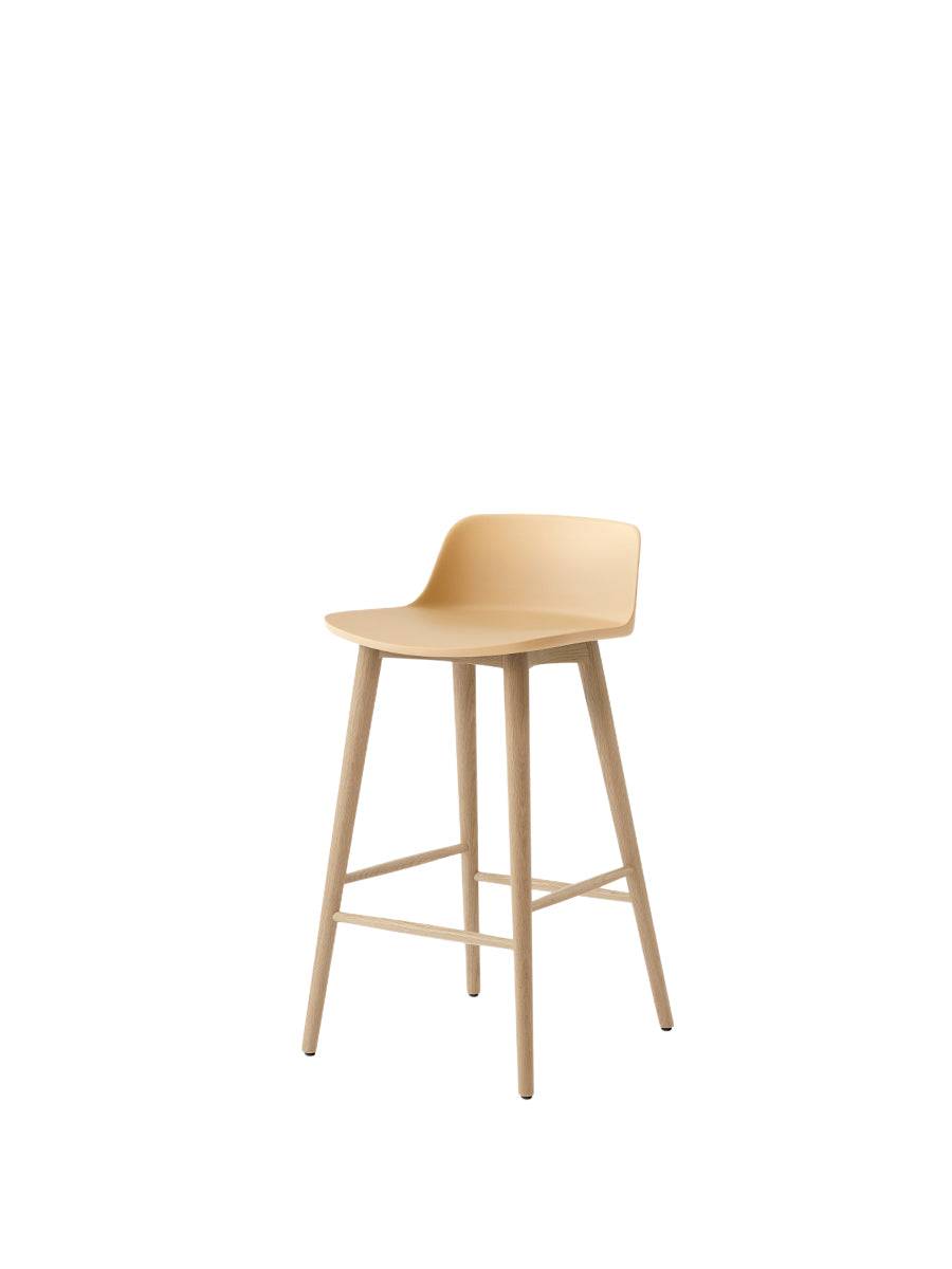 Rely HW118 counter stool, oak fra &Tradition Beige Sand - Jacobsen Plus
