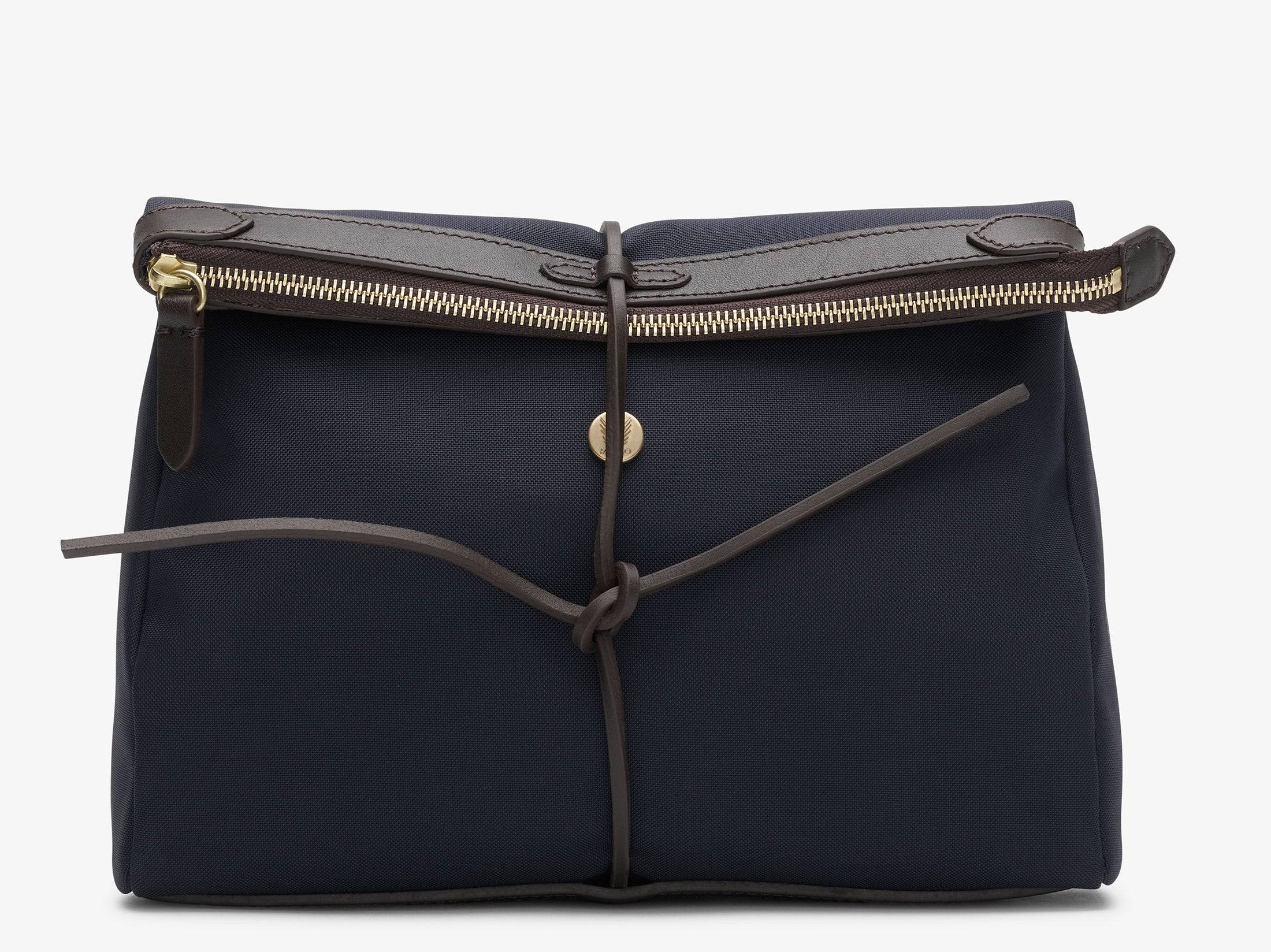 M/S Carry – Navy/Dark Brown - Waterproof, tight woven Italian nylon with a water-repellent coating & vegetable tanned full-grain bridle leather / Navy Nylon / 4202.92