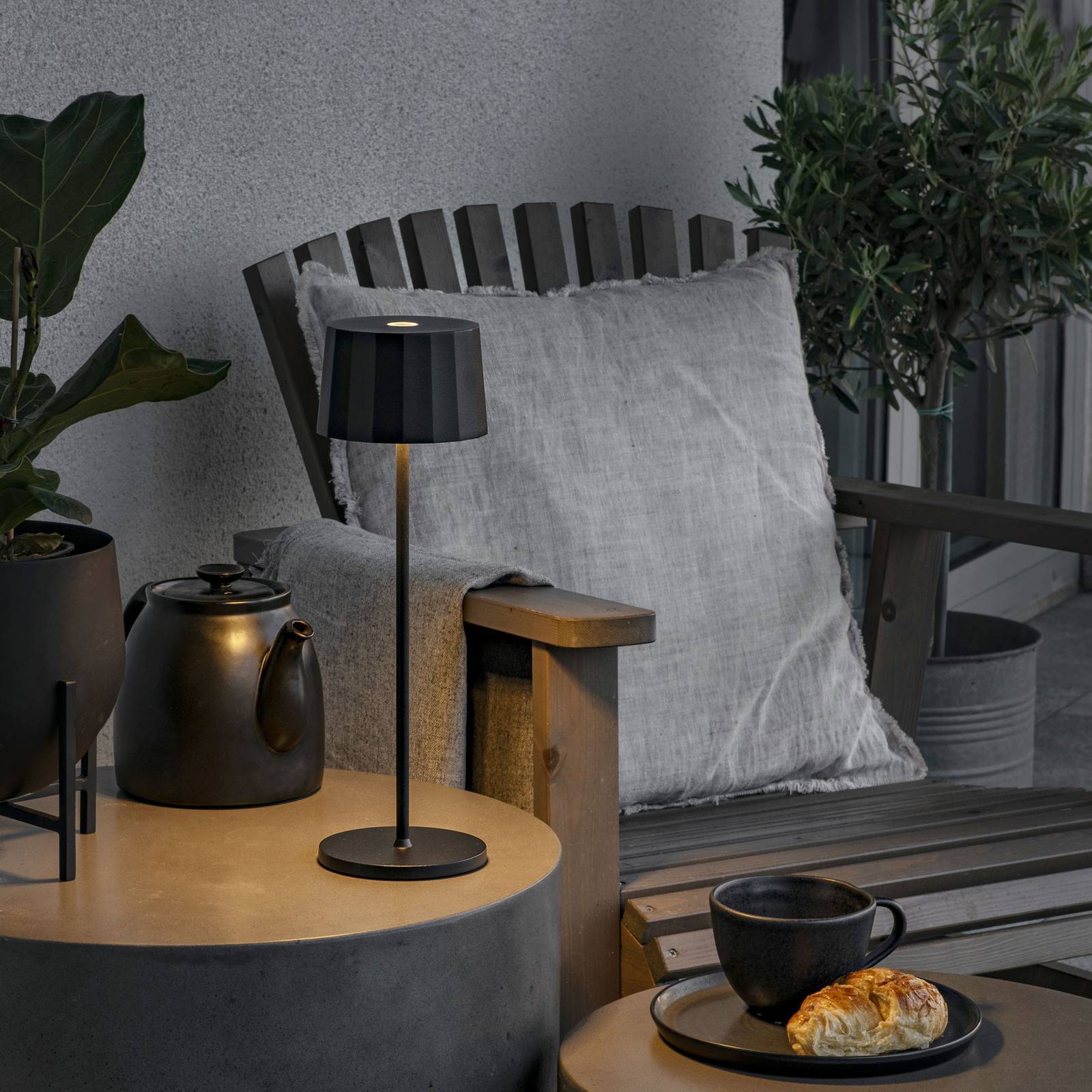 Konstsmide LED-bordslampa Positano för utomhusbruk, svart Positano, dimbar, Svart, Aluminium / grå / zink, Modern