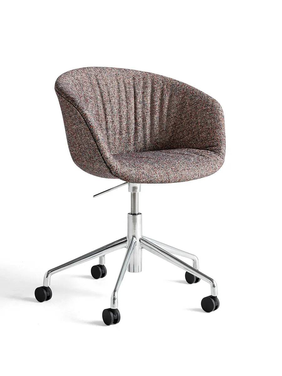 About a Chair AAC53 Soft fra Hay Prisgruppe 5 / Poleret aluminium - Jacobsen Plus