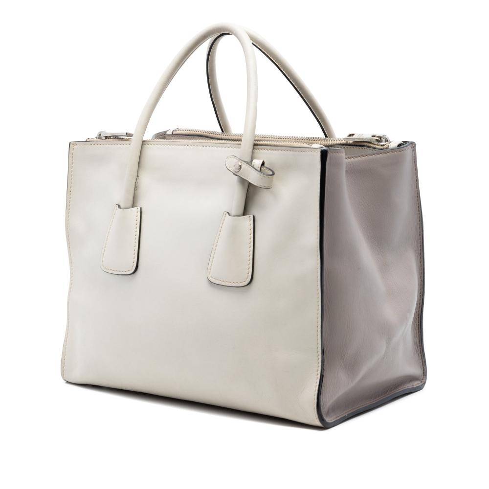 Prada Vintage Prada Tote L 26cm x W 32.50cm x D 20cm - Totebags hos Magasin.
