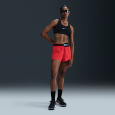 Nike Swift Dri-FIT 2-i-1-løbeshorts med mellemhøj talje til kvinder - rød - M (EU 40-42)