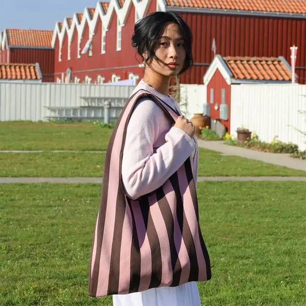 By Stær Olivia Taske Rosa/Mørkebrun