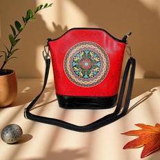 Totem Pattern Accent Bright Yellow Body Bucket Bag Design With Adjustable Shoulder Strap, Easy To Carry Phone, Keys, Cosmetics, Tissues And Other Dail - Red