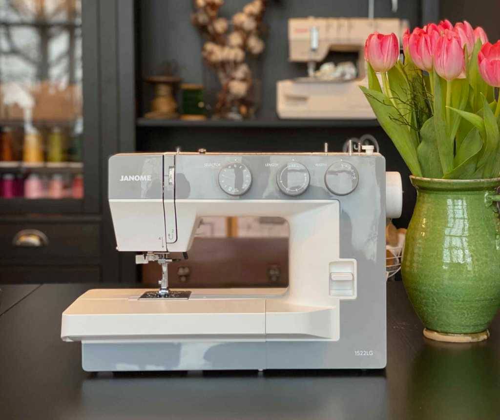 Janome 1522 - Ljus grå