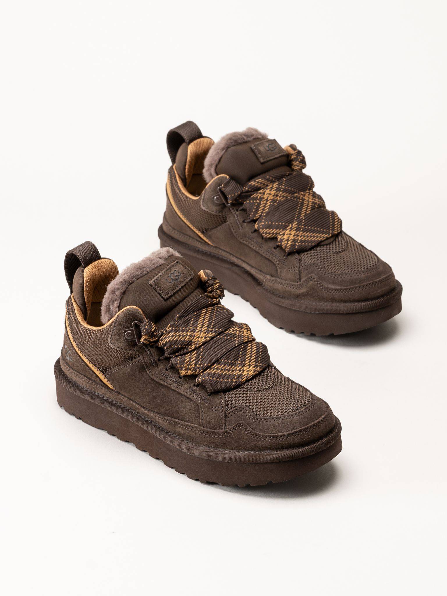 UGG - Lowmel - Mörkbruna ullfodrade sneakers storlek 8 (39) - Brun (8 (39))