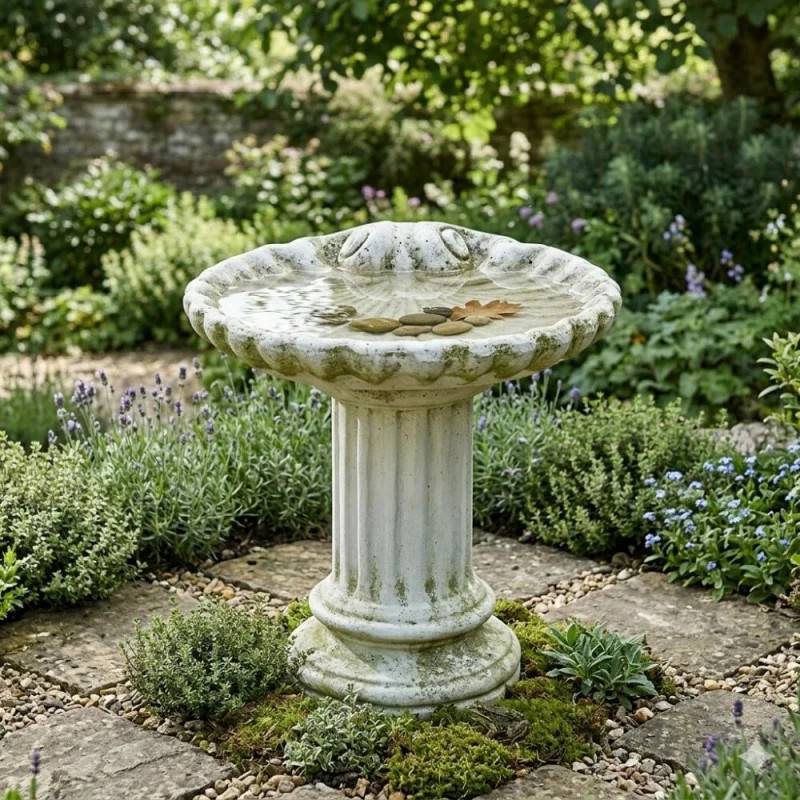 Fuglebad i marmor formet som musling Ø53cm uden sokkel Lahema Marmor Kunst.