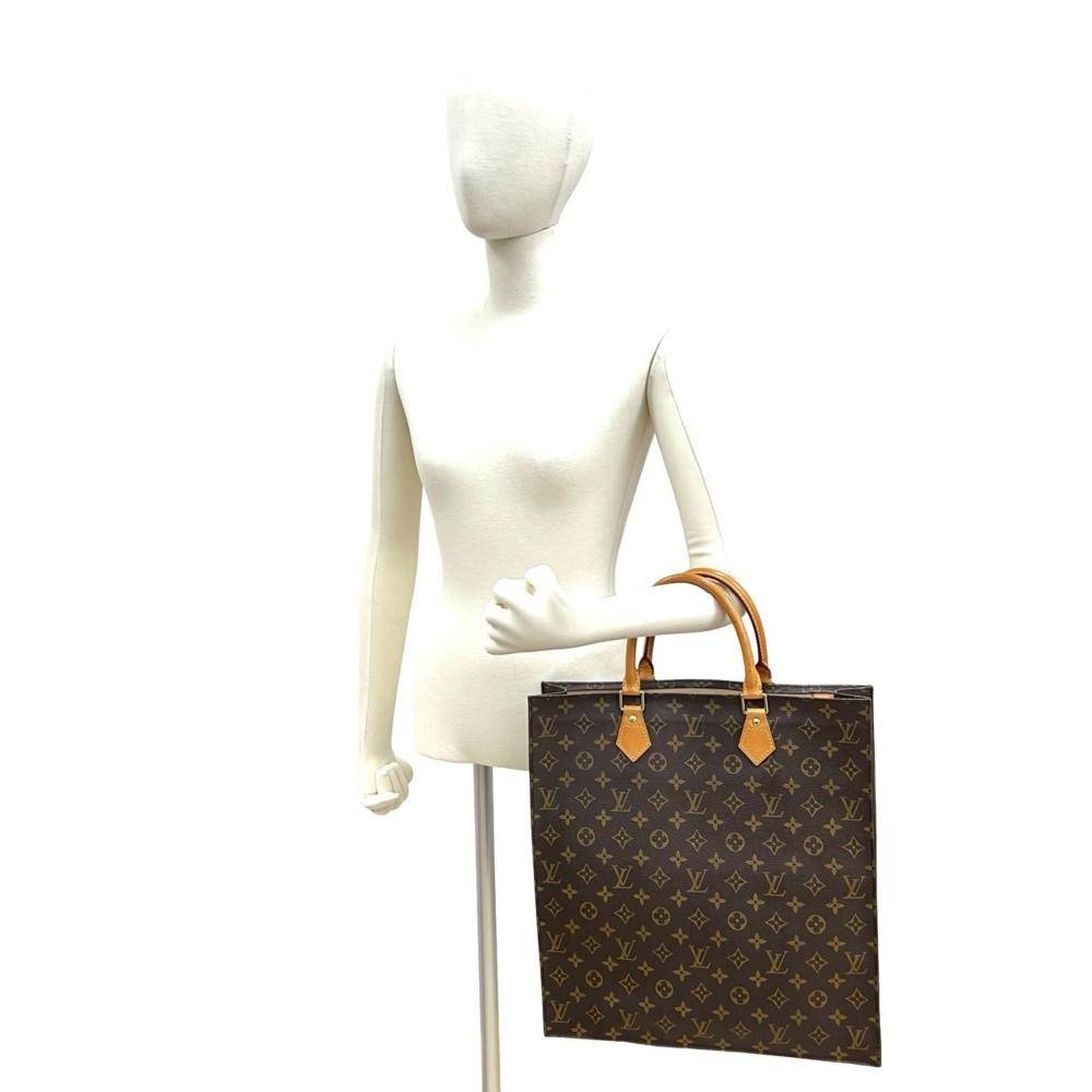 Louis Vuitton Vintage Louis Vuitton Sac Plat L 38cm x W 36cm x D 9cm - Håndtasker hos Magasin.
