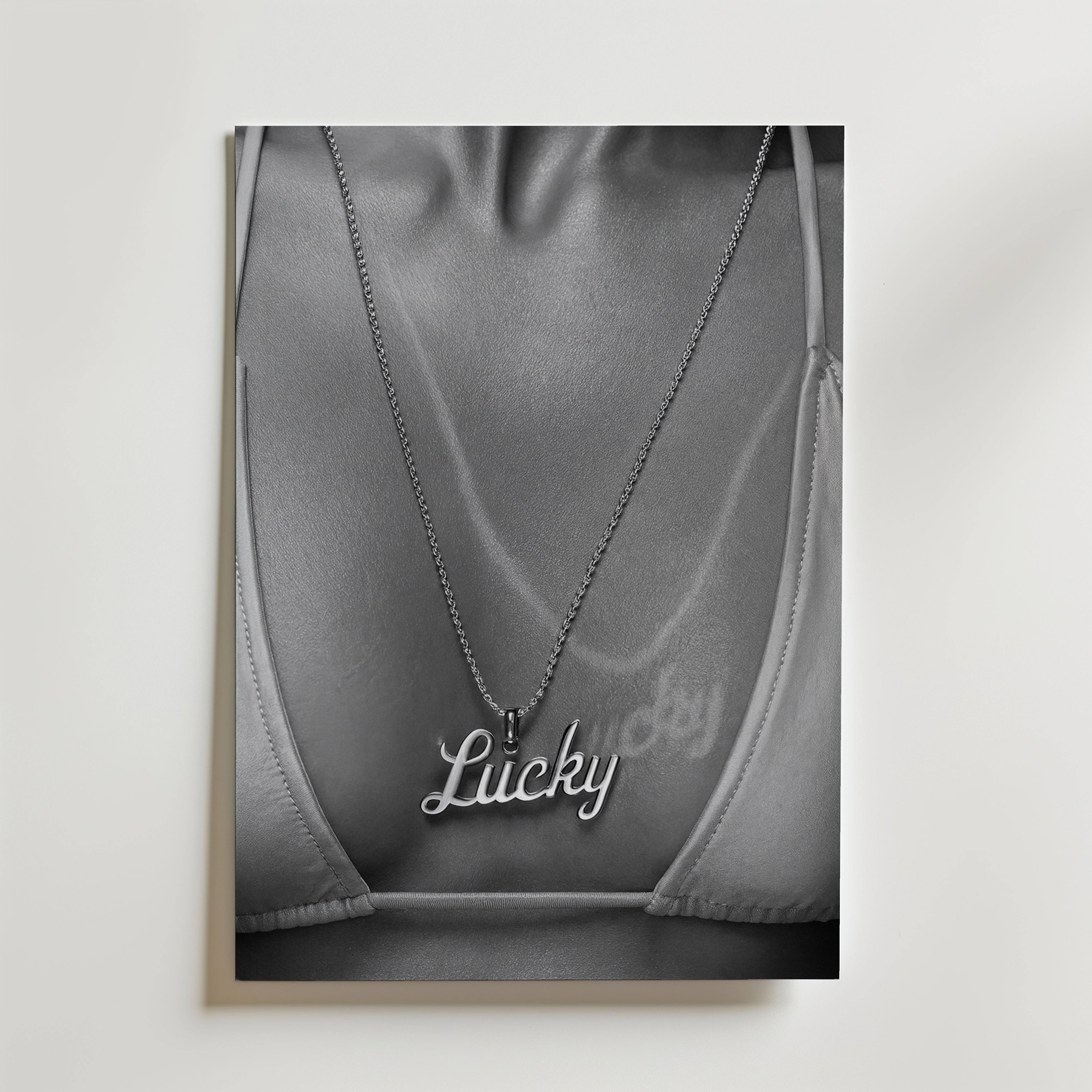 Silver Lucky Pendant Poster - Fine Art Poster 50x70 cm Utan passepartout