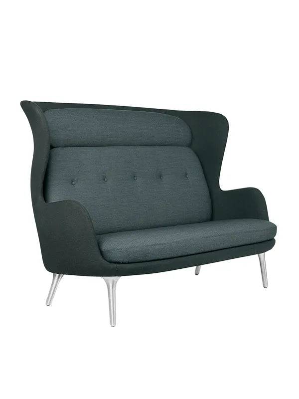 Ro Sofa fra Fritz Hansen Kategori 2 / Massiv egetræ med klar lak. - Jacobsen Plus
