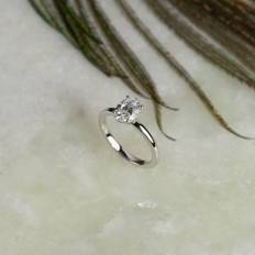 SOLITAIRE OVAL-CUT DIAMOND RING - 1.0ct - WG - Ring - Sisi Copenhagen