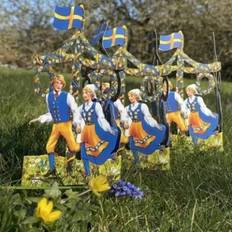 Midsommar dekoration med midsommarstång i gammeldags modell